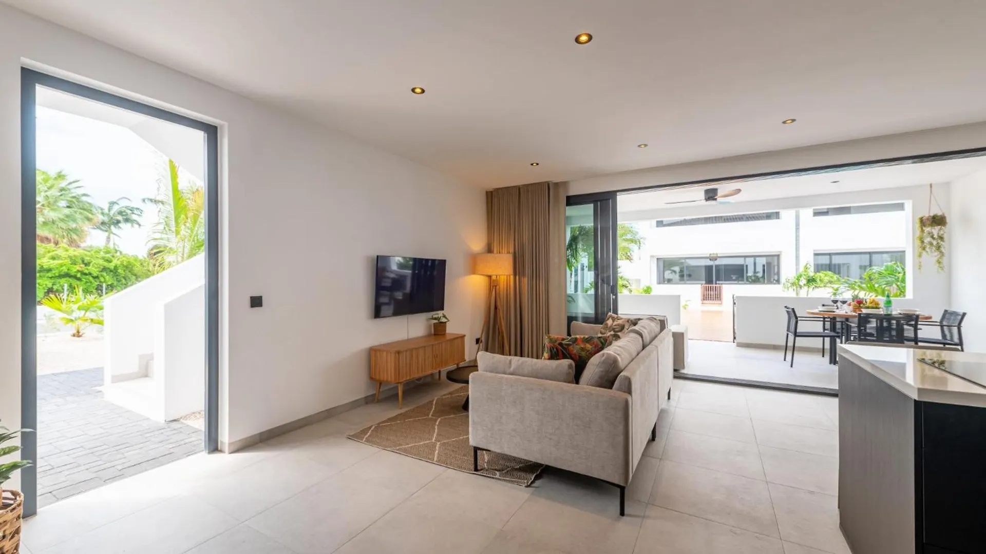 Palm Suite - Newly Constructed Poolside Apartment Just Minutes From The Beach Jan Thiel